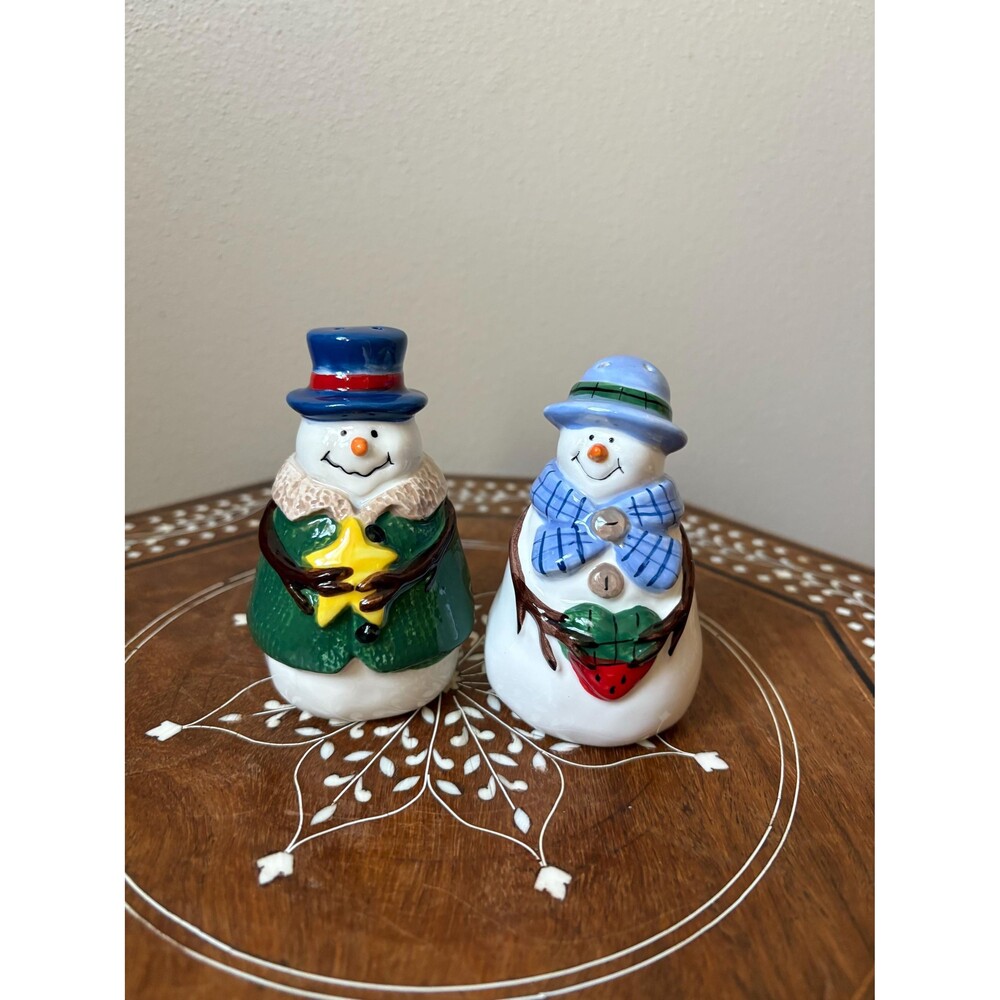Vintage Ceramic Snowman Salt & Pepper Shakers ‘Button Up’ Star